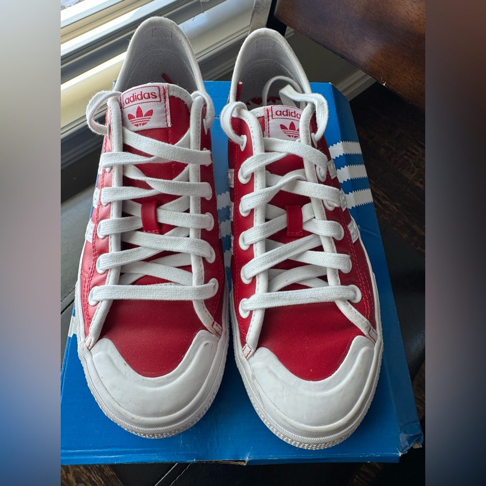 Adidas Nizza Heart Platform. Size 9. Good condition.